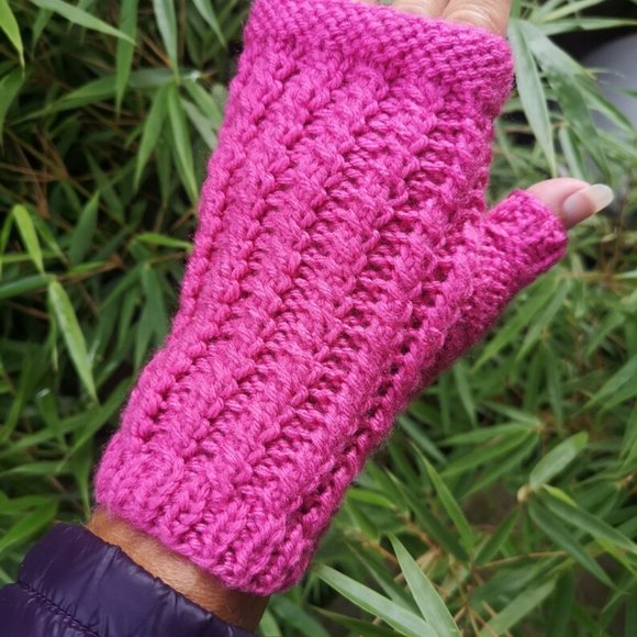 Candy Pink HandKnit Fingerless Texting Gloves Mittens Glovelet Rose Bonbon - Picture 10 of 12